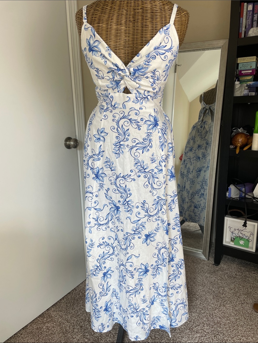 1.STATE Blue White Floral Linen Blend Twist Front Tie Back Maxi Dress